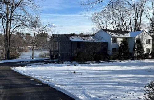 Greenwich Apartment | Peaceful lakeside retreat in Greenwich [2BR, 1BA]