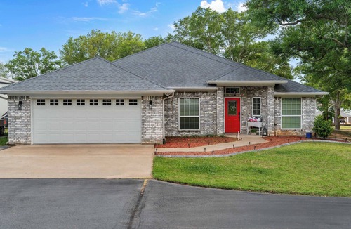 Coffee City House | Peaceful Lakeside Serenity on Lake Palestine