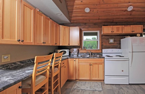 Littleport Cabin | Peaceful Lakeview Cabin