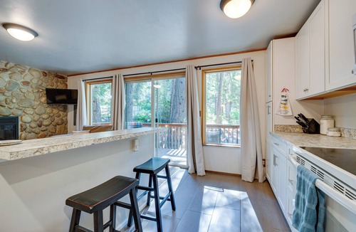 Leavenworth Cabin | Peaceful Leavenworth Cabin with Deck & Fire Pit!