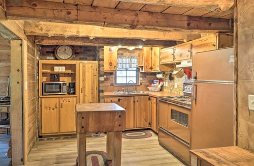 Emerald Beach Cabin | Peaceful Log Cabin Escape Near Table Rock Lake!