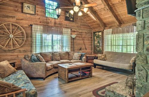 Emerald Beach House | Peaceful Log Cabin Escape Near Table Rock Lake!