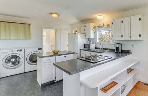 Lubec House | Peaceful Lubec Home w/Views: Walk to Beach!