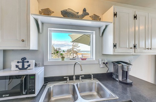 Lubec House | Peaceful Lubec Home w/Views: Walk to Beach!