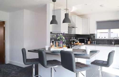 Leicester House | Peaceful Luxury 3 Bed Bungalow