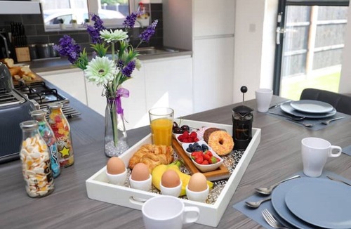 Leicester House | Peaceful Luxury 3 Bed Bungalow