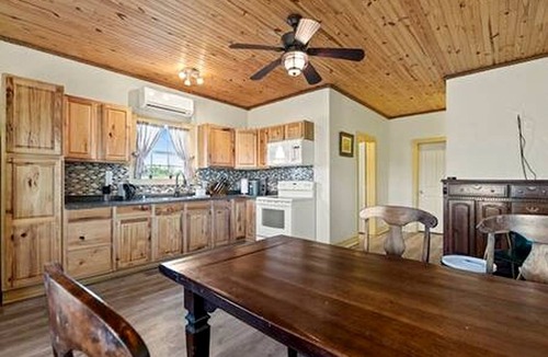 Wolfe City House | Peaceful Luxury Glamping Domes with Stargazing & Farm Retreat near Lake Access in Wolfe City, Texas