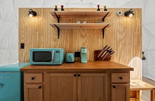 Wolfe City House | Peaceful Luxury Glamping Domes with Stargazing & Farm Retreat near Lake Access in Wolfe City, Texas