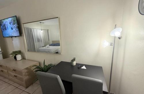 Hallandale Beach Apartment | Peaceful Miami Studio Spot 2335