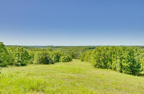 Squires House | Peaceful Missouri Getaway w/Valley View & Patio!
