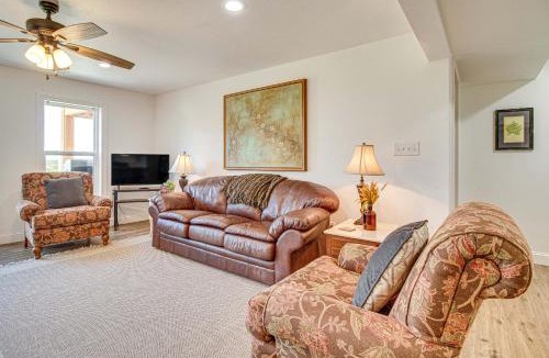 Squires House | Peaceful Missouri Getaway w/Valley View & Patio!