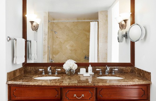 Irvington Hotel | Peaceful, Modern Room Perfect for Groups Seeking Relaxing Waterfront Experience