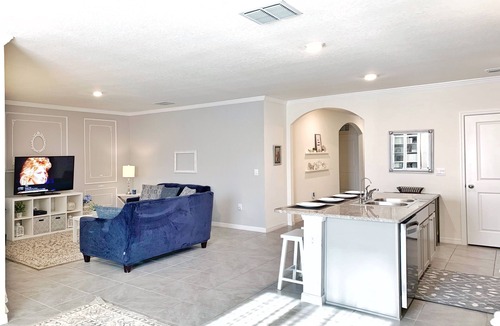Bradenton House | Peaceful Modern Retreat Pool Lake View Gulf Beaches Nearby