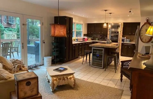 Reston House | Peaceful, modern, spacious - sleeps 11!