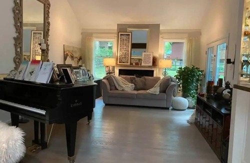 Reston House | Peaceful, modern, spacious - sleeps 11!