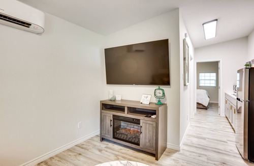 Montgomery Cottage | Peaceful Montgomery Vacation Rental w/Porch!