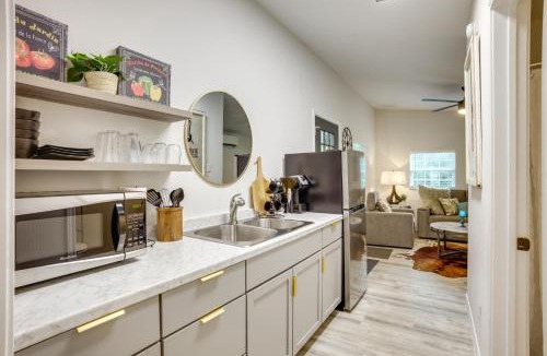 Montgomery House | Peaceful Montgomery Vacation Rental w/Porch!