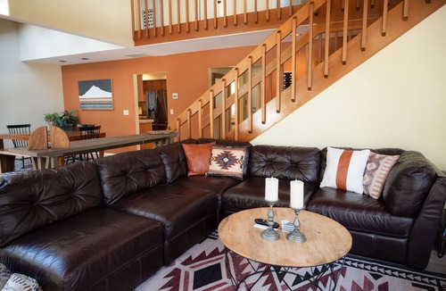 Welches House | Peaceful mountain home on the golf course