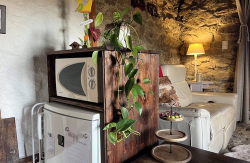 Prayols House | Peaceful Mountain gîte with garden, BBQ and fire pit
