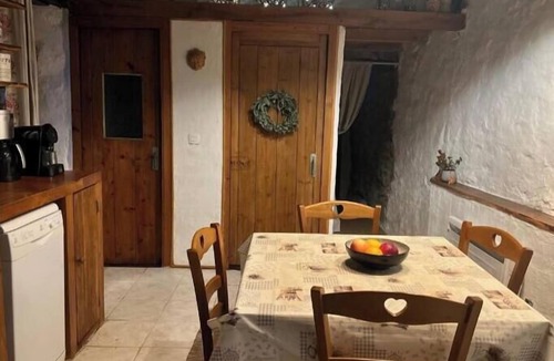 Prayols House | Peaceful Mountain gîte with garden, BBQ and fire pit
