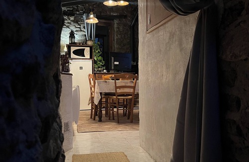 Prayols House | Peaceful Mountain gîte with garden, BBQ and fire pit