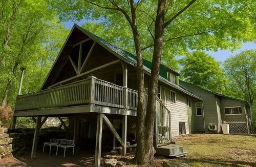 Mifflinburg Cabin | Peaceful mountain retreat combining rustic charm and modern comfort
