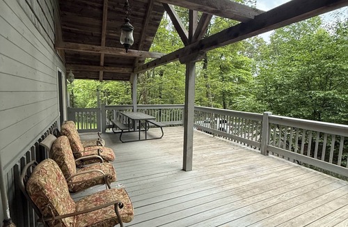 Mifflinburg Cabin | Peaceful mountain retreat combining rustic charm and modern comfort