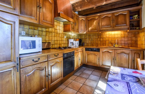 Oradour House | Peaceful Mountain Retreat