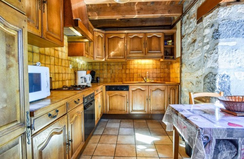 Oradour House | Peaceful Mountain Retreat