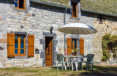 Oradour House | Peaceful Mountain Retreat