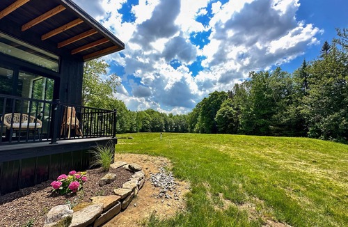 Weston House | Peaceful mountain view retreat with kitchenette & deck - near skiing