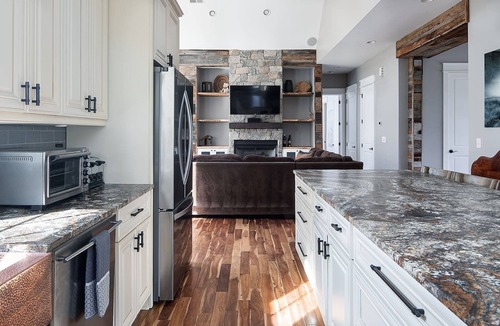 Mountainbrook House | Peaceful Mountainbrook SouthPark Haven | Creekside