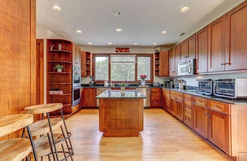 Beemerville House | Peaceful Mountian Oasis: Firepit, Hot Tub, Sauna!