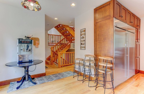 Beemerville House | Peaceful Mountian Oasis: Firepit, Hot Tub, Sauna!