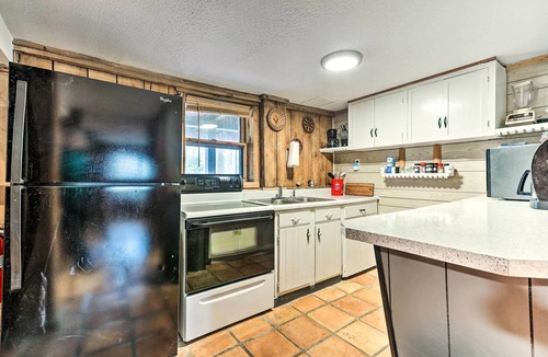 Mount Sterling Cabin | Peaceful Mt Sterling Cabin: Deck & Fire Pit!