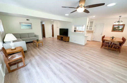 Davis House | Peaceful Near Campus Home