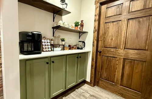 Aurora Cabin | Peaceful new 2-bedroom cabin with AC/WIFI in charming Aurora, near Thomas/Davis