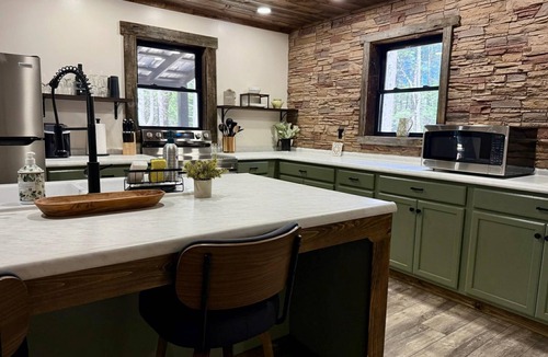 Aurora Cabin | Peaceful new 2-bedroom cabin with AC/WIFI in charming Aurora, near Thomas/Davis