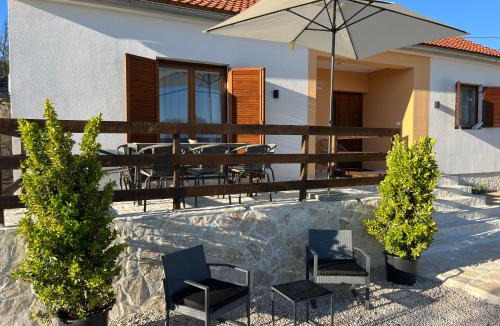 Benkovac Villa | Peaceful New Country House with Saltwater Pool