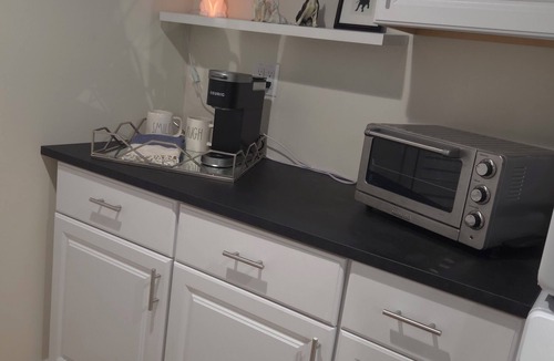 Norwood Park West Apartment | Peaceful Norwood Nest- elevated comfort! Walkable, near O'Hare