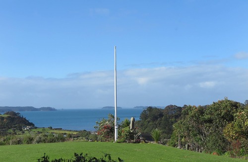 Tawharanui Cottage | Peaceful, beautiful setting for this spacious, convenient and modern Lodge