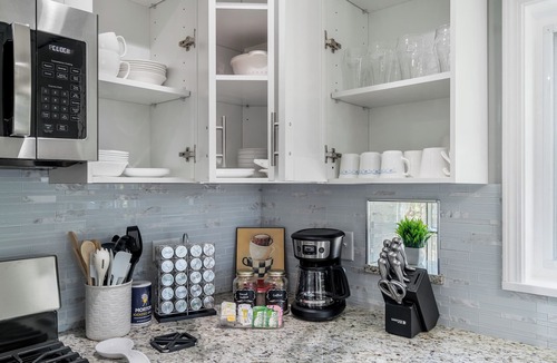 Belmont Cragin Apartment | Peaceful Oasis - Captivating Six-Bedroom Escape