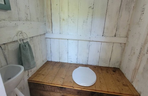South Glengarry Cabin | Peaceful off-grid forest experience with outdoor shower and walking trail.