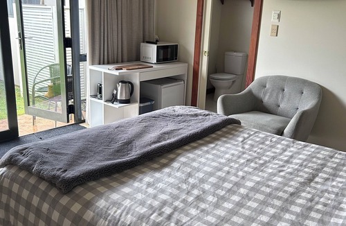 Omokoroa Bed & Breakfast | Peaceful Ōmokoroa Studio Unit — close to Omokoroa Golf Course
