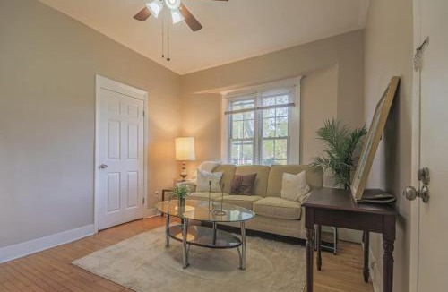 Forest Park Apartment | Peaceful One Bedroom Home near Chicago