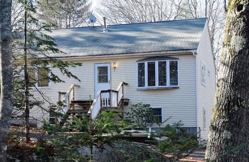 Mac Mahan House | Peaceful Open Concept 10 mins to Beach