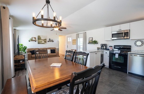 Scopus House | Peaceful Ozark Escape Near the Artesian Well, 2BR/2BA Retreat