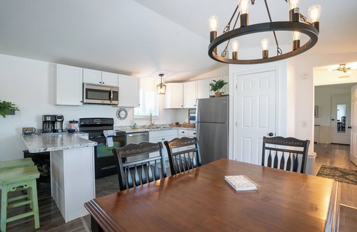 Scopus House | Peaceful Ozark Escape Near the Artesian Well, 2BR/2BA Retreat