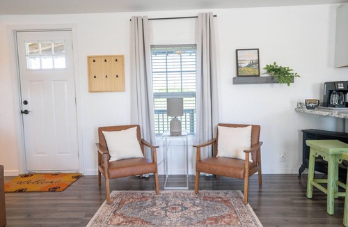 Scopus House | Peaceful Ozark Escape Near the Artesian Well, 2BR/2BA Retreat