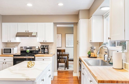 Troutdale House | Peaceful Parkside Pad - Game Room